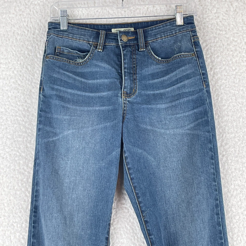 Pantalones de mezclilla Billbong para mujer talla 27 azul tiro medio desgastados dobladillo deshilachado informales Foto 2 de 4
