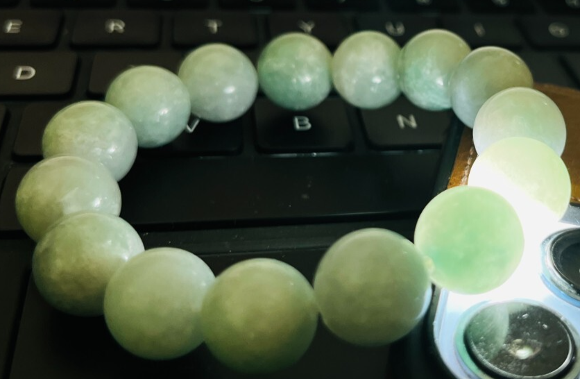Type A Natural Jadeite Bracelet 61g – Green  13mm Beads