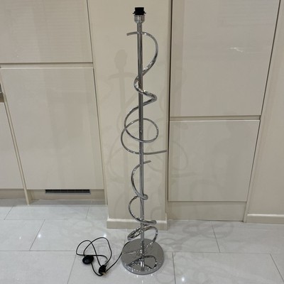 Stehlampe silber chromfarben Metall hoch modern Wirbel