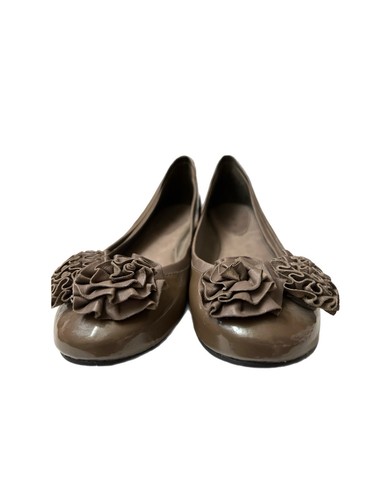 Antonio Melani Ballet Flats Womens Sz8.5 Patent Leather Brown Ribbon Flowers - Picture 2 of 4