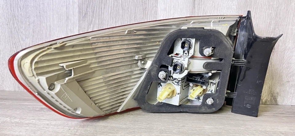 Conjunto de lámpara de luz trasera derecha para pasajeros BMW X6 2008-2012 OEM 7179986 Foto 3 de 4