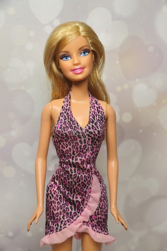 Barbie Holiday Wishes 2013 + vestido rosa leopardo + zapatos # BBV50 Mattel - Imagen 2 de 3