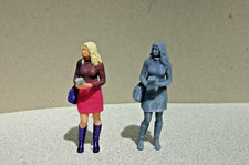 Figur Jutta - Reisende wartet  1:22,5 Spur G ...