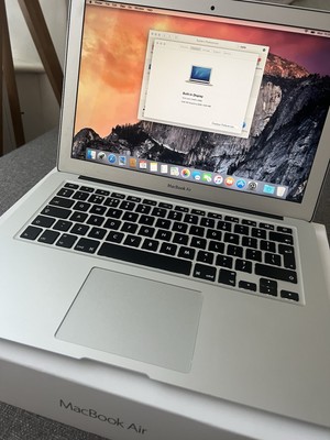 Apple MacBook Air 13-inch (2015) Intel Core i5-1.6GH, 4GB RAM