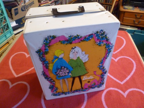VINTAGE 1968 MATTEL "THE WORLD OF BARBIE" DOLL TRUNK TRAVEL CASE - Picture 3 of 8