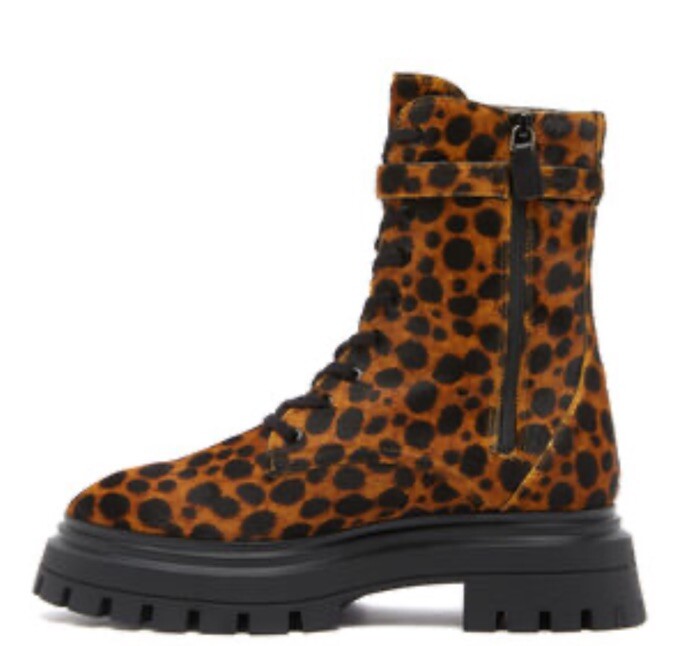 ショートブーツ・ブーティ Stuart Weitzman TATE LEOPARD