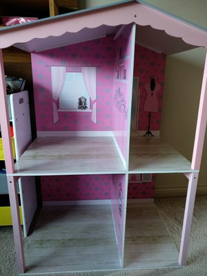 design a friend doll house