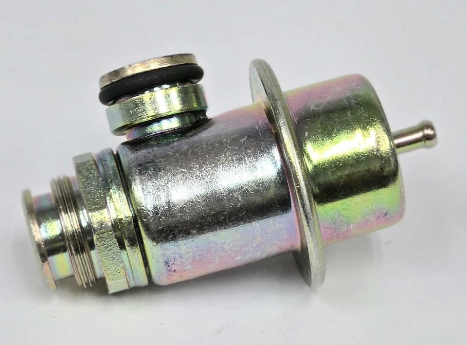 Delphi Fuel Pressure Regulator FP10151 - Image 2 of 4