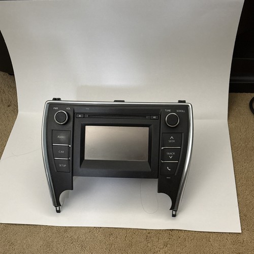 2016-2017 Toyota Camry Radio Receiver AM-FM-CD Dash Display Screen P11224 Used
