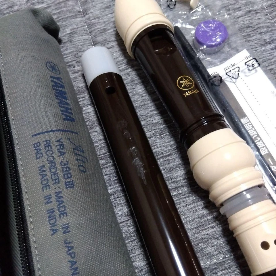 Grabadora Alta Yamaha YRA38BIII con Estuche Marrón/Marfil Usada Excelente Est... - Imagen 2 de 4