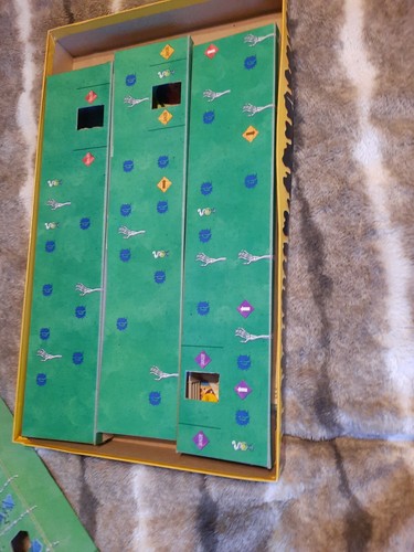Juego de mesa Goosebumps Terror in the Graveyard Milton Bradley 1995 - Imagen 7 de 8