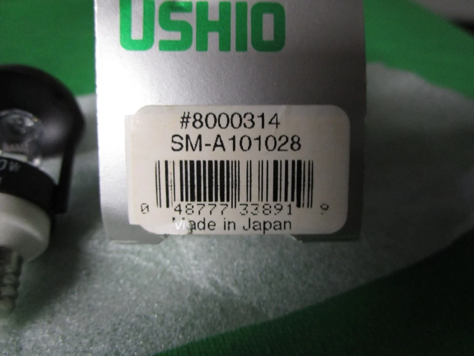 USHIO BULB SM-A101028 #8000314 24V 40W 210 MADE IN JAPAN - Image 2 of 3