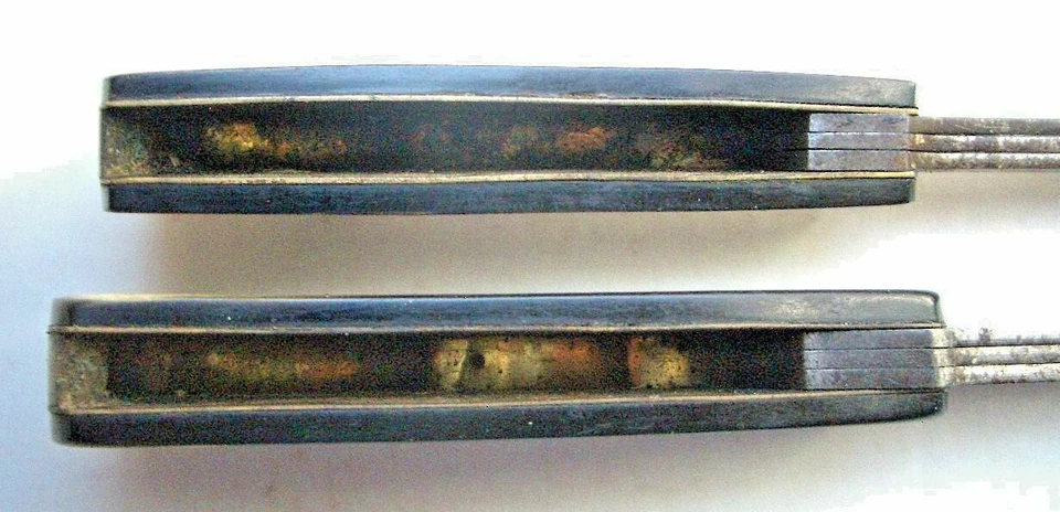 2 x antique early 1800s Fleam veterinary bloodletting tools with bovine horn - Image 4 of 4