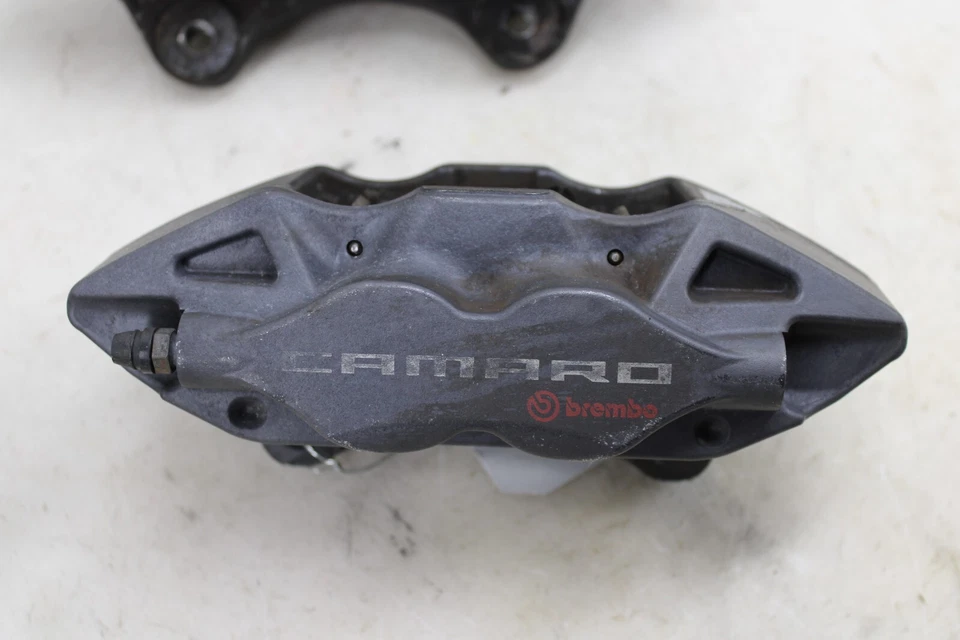Juego de pinzas de freno Chevrolet Camaro SS 2016-2024 OEM KQ54 Foto 2 de 4