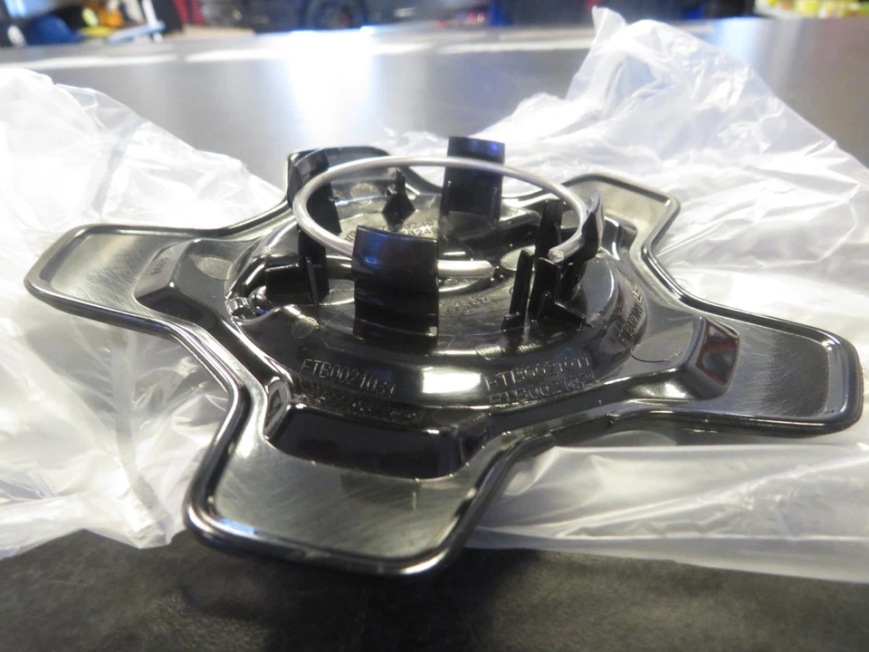 FIAT 500X TAPA CENTRAL RUEDA REPUESTO NUEVO OEM MOPAR Foto 3 de 4