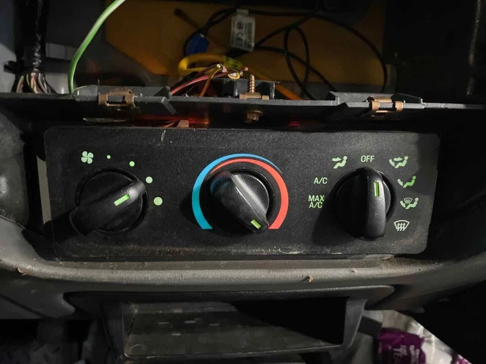 Interruptor seletor de ar condicionado usado serve: Ford Ranger 2008 com CA grau A - Imagem 3 de 4