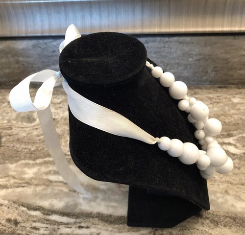 White Cluster Big Ball Beads Chunky Statement Necklace with White Ribbon - Picture 4 of 8