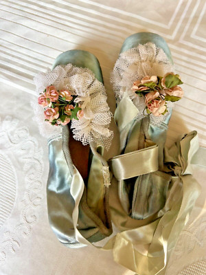 Vintage Ballett Spitzen Schuhe in Shabby *ausgeblichenes Grün* aus einer alten Tanzschule
