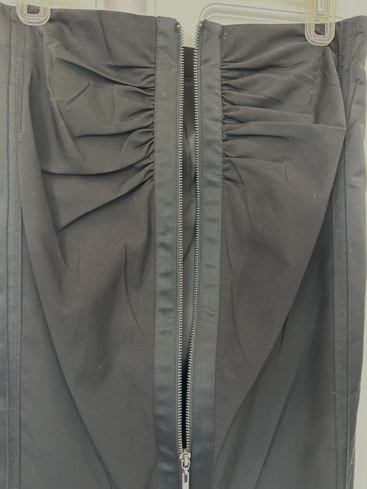 FALDA BEBE NEGRA POR ENCIMA DE LA RODILLA CON ESTILO APENAS USADA, CIERRE TRASERO CON CREMALLERA PLISADA, TALLA: 6 Foto 3 de 4