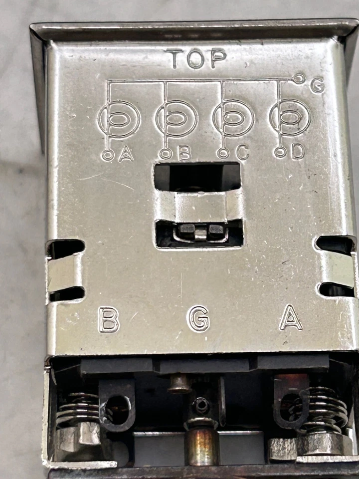 Interruptor UNIMAX SERIE 9 M11223304567 6070 9031 Nuevo/Nos Foto 3 de 4