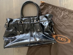 black patent tote