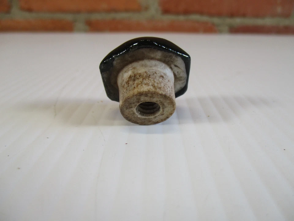 Perilla de porcelana seis caras 1 1/8" ancho 3/4" alto muy buen estado Foto 3 de 4