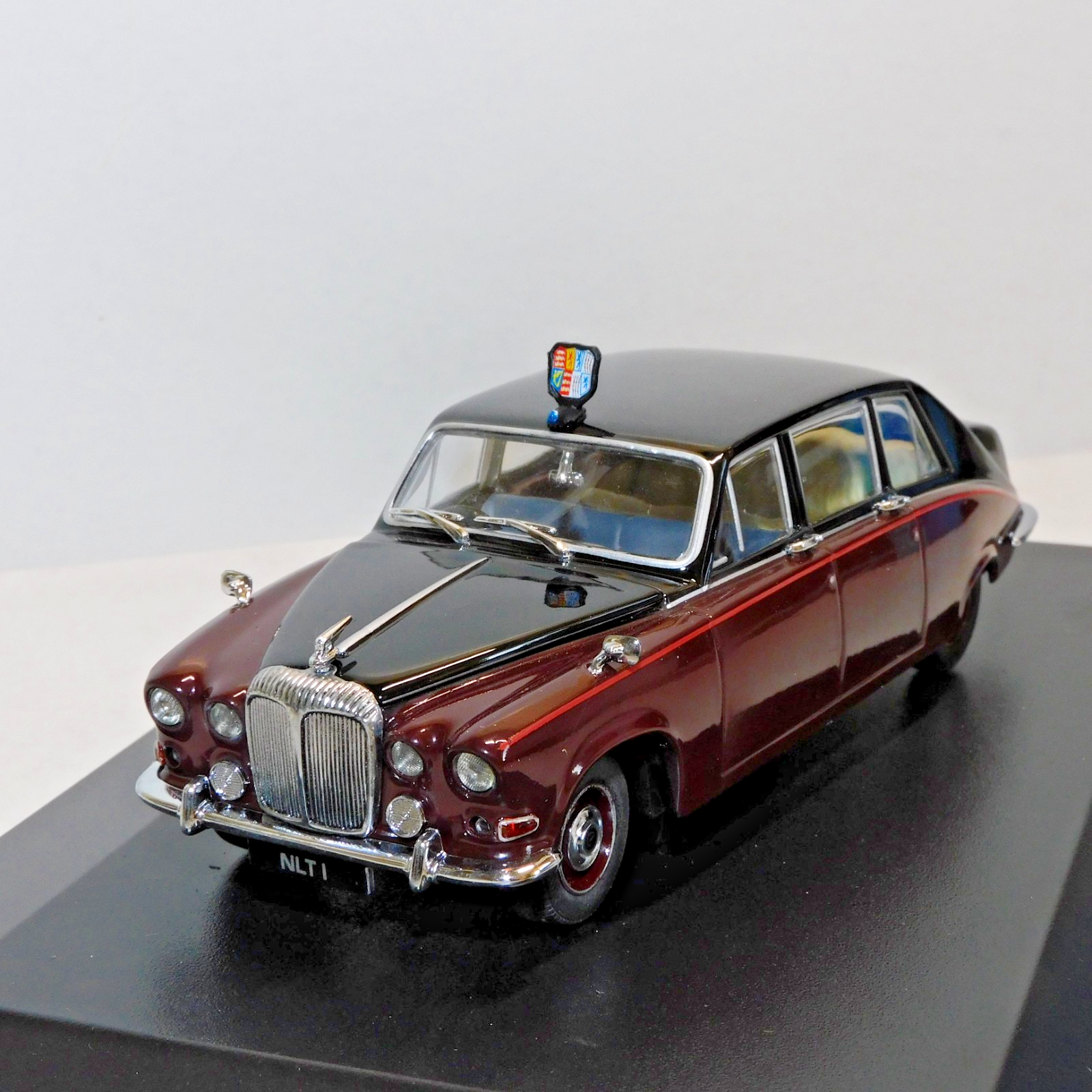 OXFORD DIECAST DAIMLER DS420 LIMOUSINE CLARET/BLACK QUEEN MOTHER 1/43 DS004