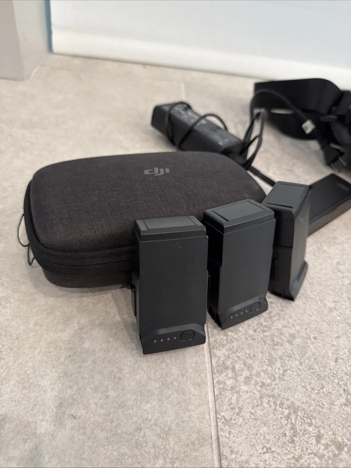 DJI MAVIC AIR (usado) (piernas derechas traseras rotas, cables aún en contacto) Foto 4 de 4