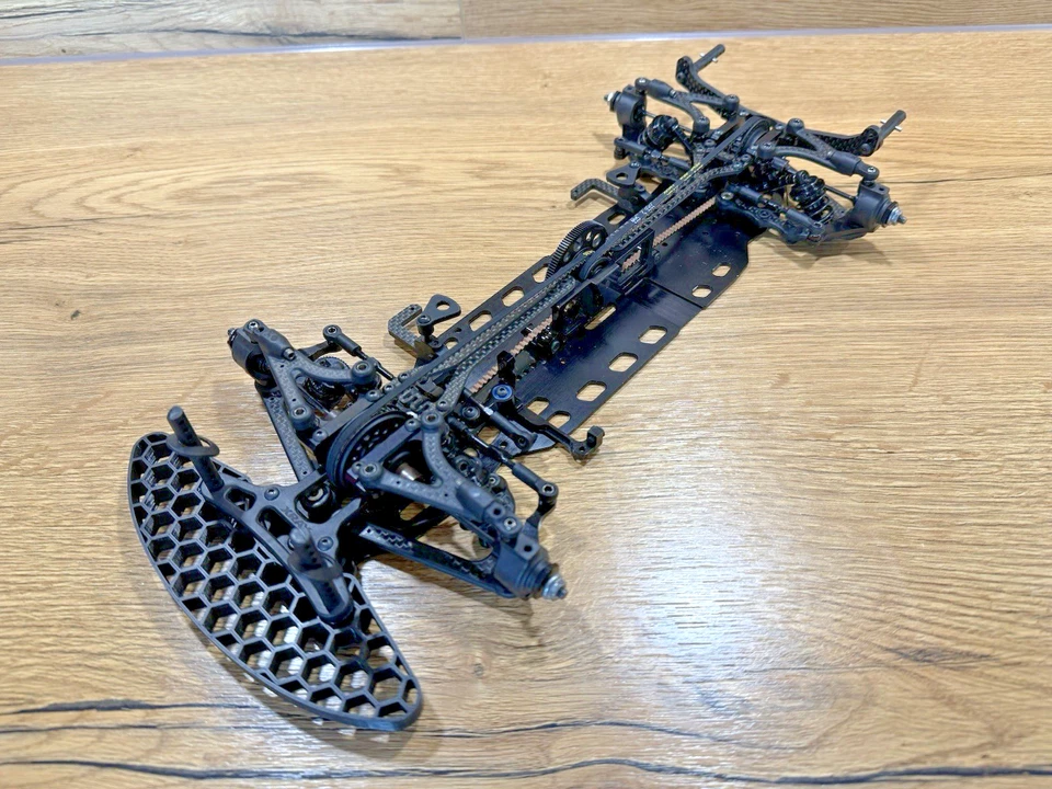 XRAY X4 2025 Alu Flex Version XR-300041 inkl. Zubehör - Bild 2 von 4