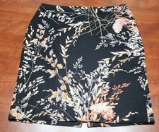 Women's Talbots Black and Coral Floral Straight Line Skirt Size 6P EUC B101