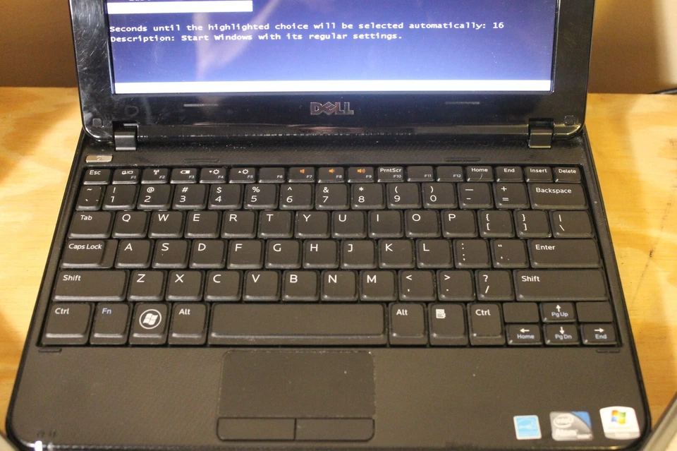 Lot of 3 Dell Mini Netbooks Laptops 2x (P07T) 1x (P09T) For Parts - Image 3 of 4