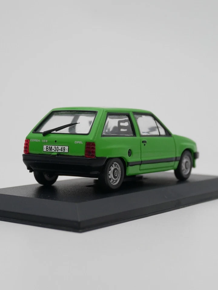 ixo / ist 1:43 Opel Corsa Diecast Car Model Metal Toy Vehicle - Image 4 of 4