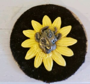 Vintage 1950's Borden Dairy Co. Advertising Pin - Elsie the Cow on Yellow Daisy