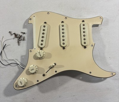 2001 Fender Stratocaster MIM Loaded 3-Ply Pickguard SSS Cream w/ HW