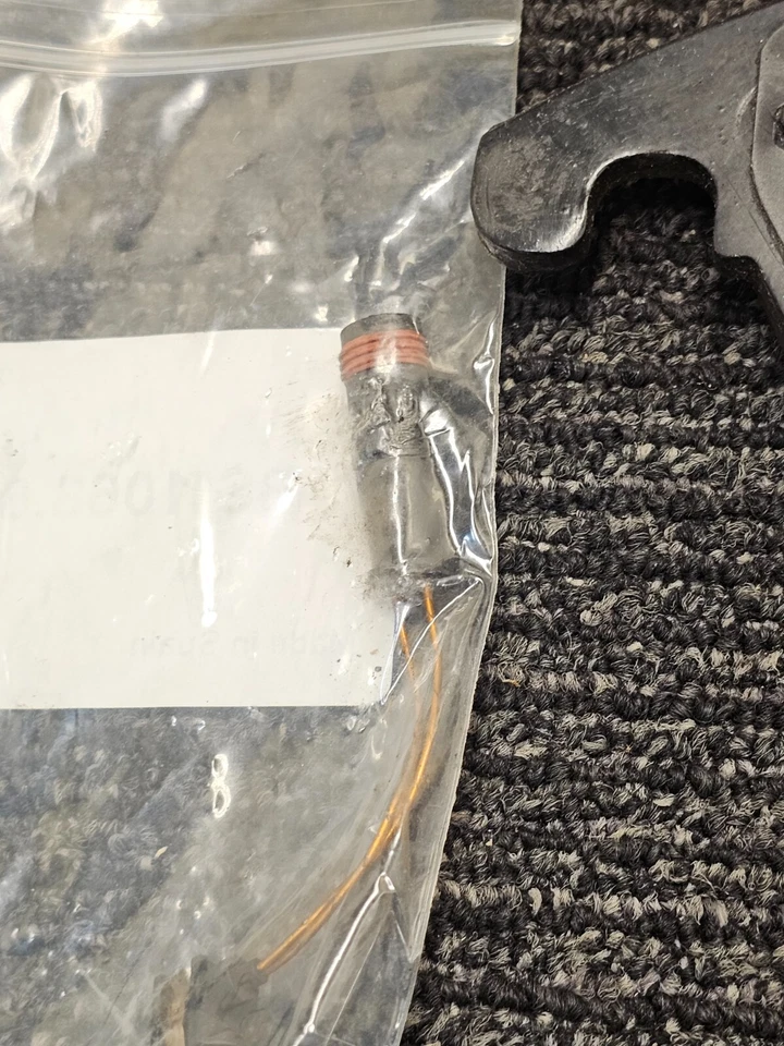 Pastilla de freno de disco delantera Akebono EUR1342 Euro para Mercedes-Benz E400 2017 Foto 2 de 4