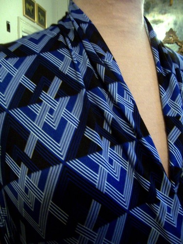 3yds ROYAL WHITE BLACK CLASSIC GEOMETIC PRINT MATTE JERSEY ITY STRETCH KNIT - Picture 4 of 5