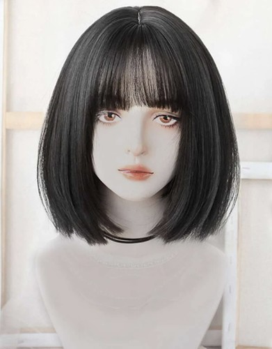 Perruque Synthétique Noire Lisse Courte Avec Frange - Bonnet Moyen + 4 Bonnets Offerts