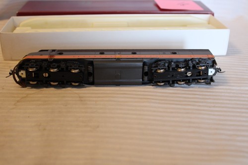 HO Scale Rivarossi, E8A Diesel Locomotive, DUMMY, Illinois Central Brown #4035 - Picture 4 of 4