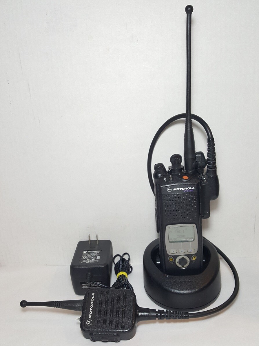 MOTOROLA XTS5000 700 800 MHz P25 Digital Police Fire EMS