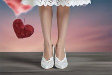 Stuart Weitzman Women's Lace and Satin Wedding Bridal Shoes Size 7.5 Medium