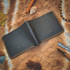 Handmade Leather Wallet for Men – Slim Black Everyday Wallet with unique Design.