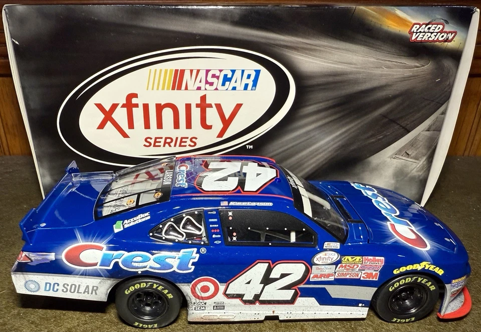 2015 Kyle Larson Crest 'Homestead Raced Win' 1/24 LIONEL ARC - Изображение 2 из 4