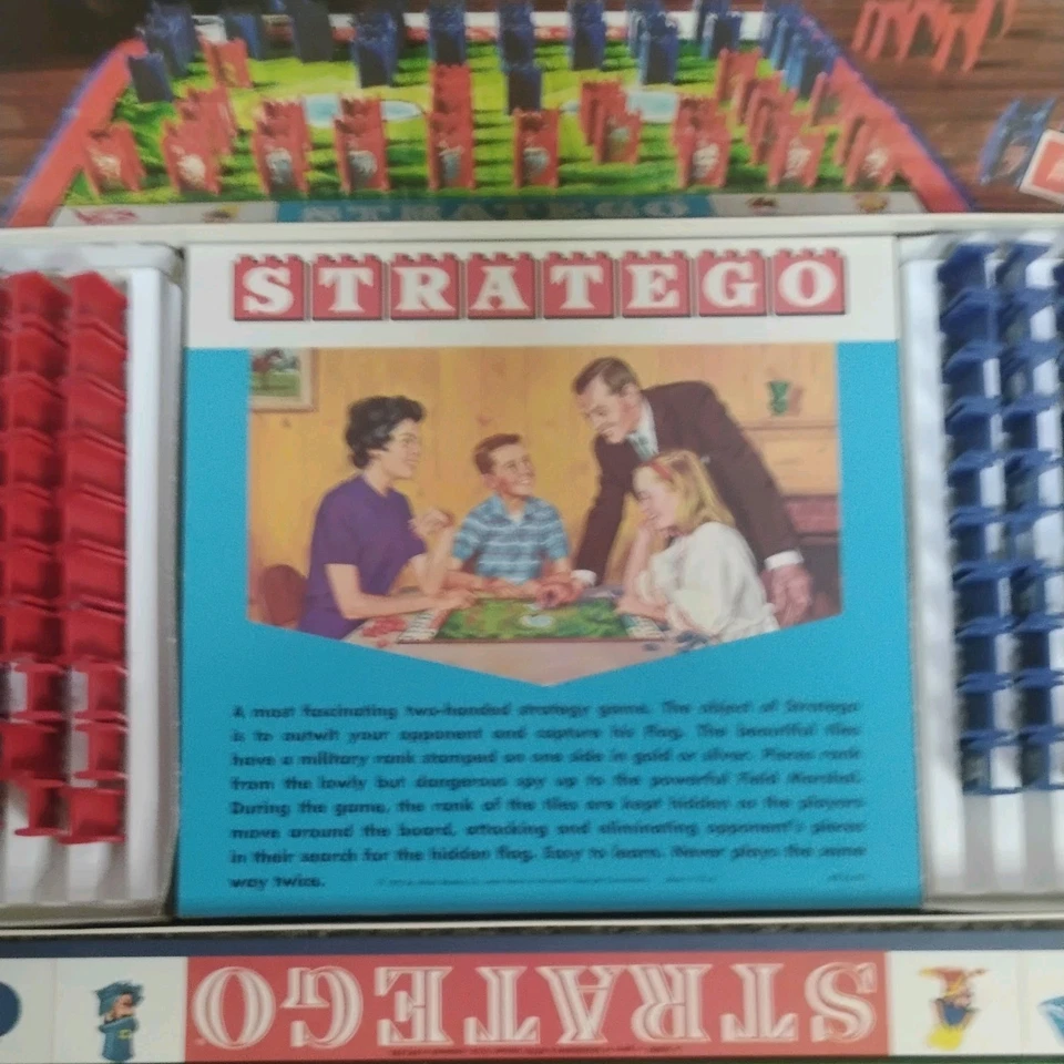 Stratego 1970 Board Game Milton Bradley Vintage Complete Good Condition! - Image 4 of 4