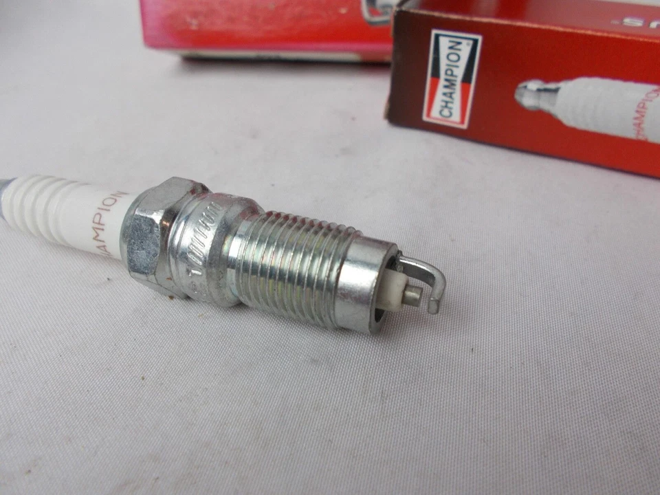 Champion Bujía Cobre Plus Stock # 403 RS10LC Caja de 4 Bujías Foto 2 de 3