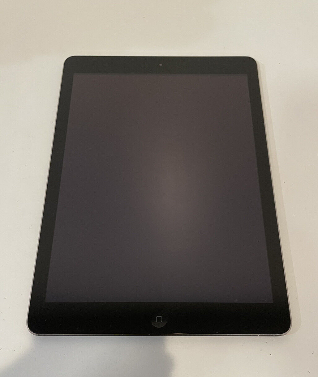 Apple Tablette iPad Air 9,7 WiFi 16 Go – Gris sidéral – MD785LL/A