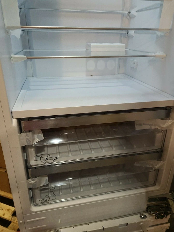 Refrigerador congelador inferior Blomberg BRFB1052FFBI2 22 pulgadas Foto 4 de 4