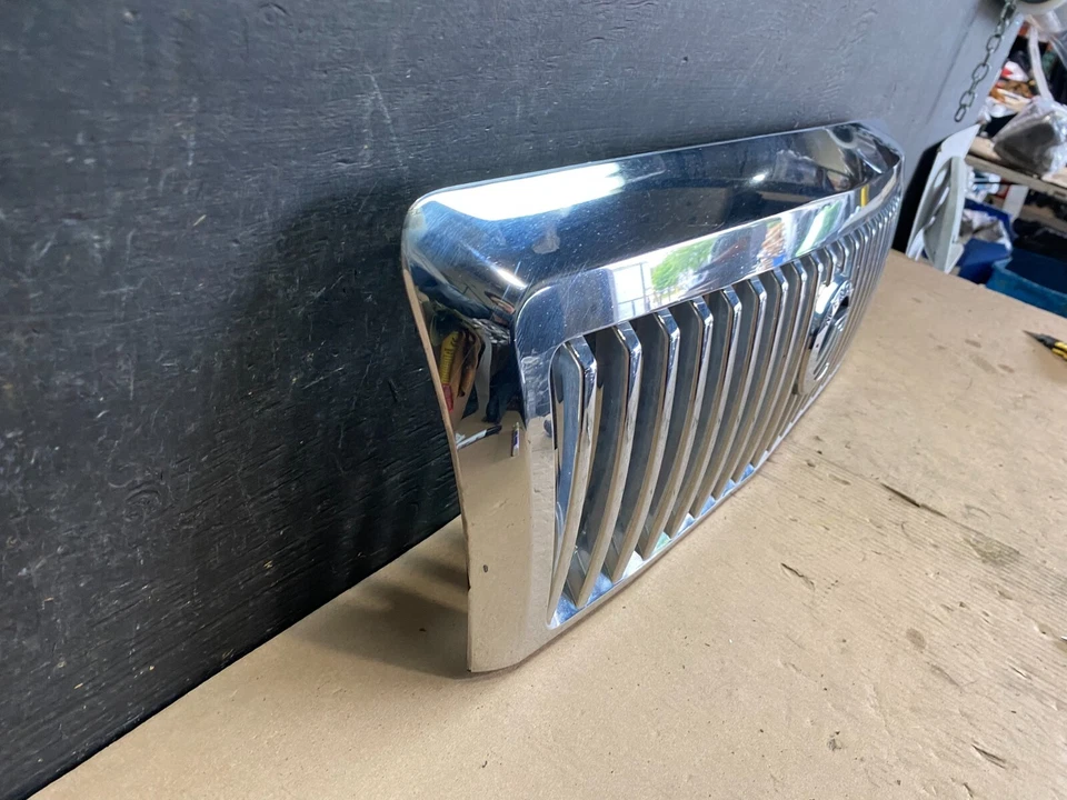 Parrilla superior delantera Mercury Grand Marquis 2006 a 2008 n5473 OEM DG Foto 3 de 4