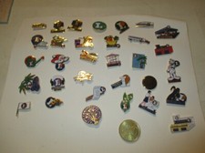 LOT 30 PINS LECLERC DIFFÉRENTS ET NEUFS