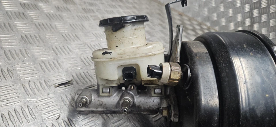 Isuzu Rodeo TD 4x4 2006 3,0 diésel freno maestro cilindro y servo unidad Foto 3 de 4