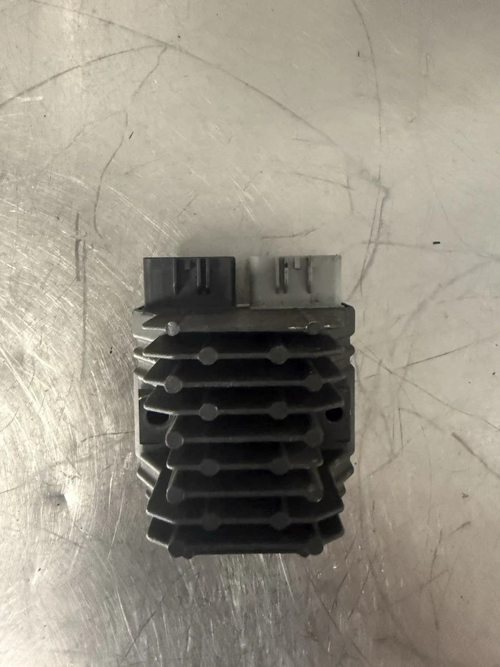 雅马哈 YZFR1 YZF R1 04 05 06 2004 2005 2006 年原始设备制造商电压调节器整流器 — 第 2/4 张图片